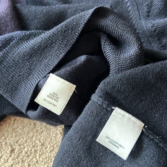 Bundle of Two Nordstrom V Neck Merino Wool Navy And Argyle Print Sweaters - Picture 11 of 11